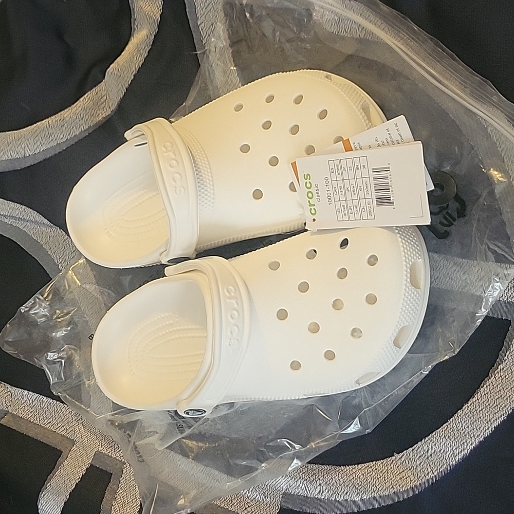 BNWT Crocs